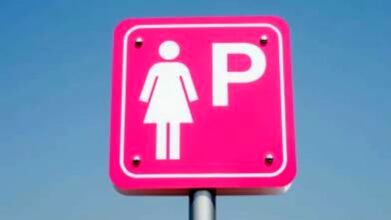In arrivo 12 parcheggi rosa per le mamme